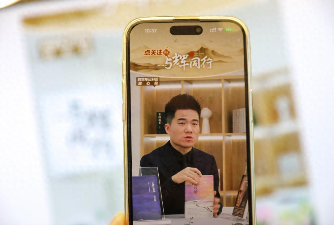 01宇辉单飞.jpg